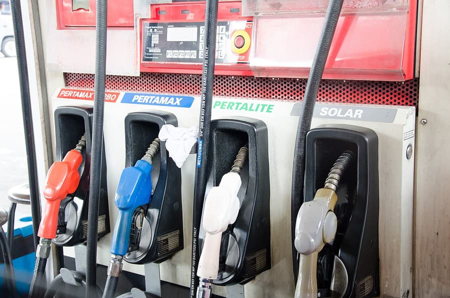 Surtidores de combustible en una gasolinera