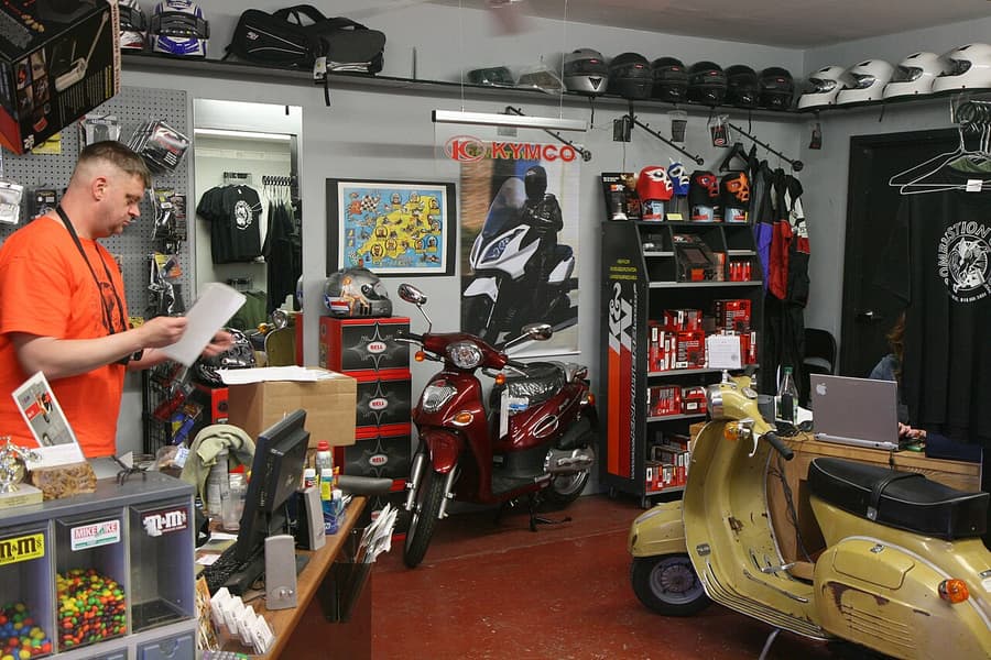Taller y tienda de motos y scooters